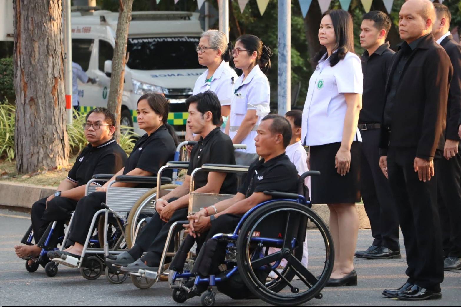 title - ผู้อำนวยการศูนย์ส่งเสริมและพัฒนาอาชีพเสริมนอกภาคการเกษตร ร่วมกิจกรรมแสดงความอาลัยและแสดงความจงรักภักดีสมเด็จพระนางเจ้าสิริกิต์ พระบรมราชินีนาถ พระบรมราชชนนีพันปีหลวง โครงการหนึ่งความดี ล้านความรัก ภูมิใจพรรคพระพันปีหลวง ณ ศาลาพระมิ่งขวัญ ศูนย์ส่งเสริมและพัฒนาอาชีพเสริมนอกภาคการเกษตร (ศูนย์ศิลปาชีพบางไทรฯ (เดิม))